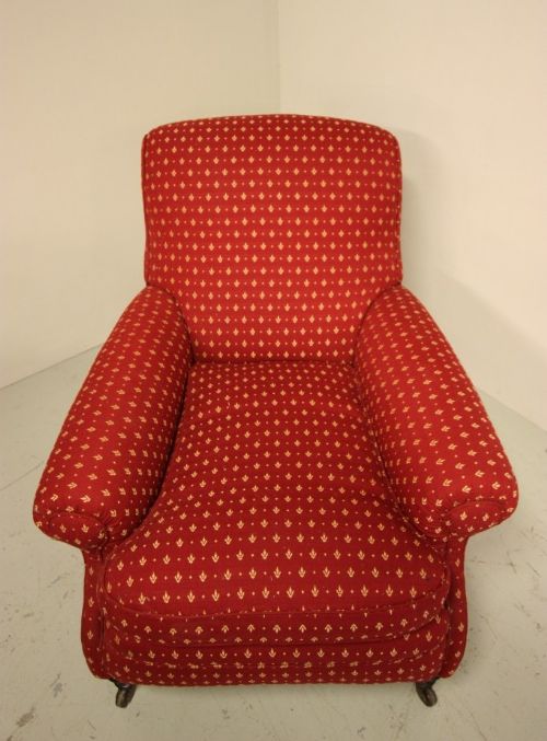 fig 2. Hamptons of Pall Mall Deep Antique Armchair.