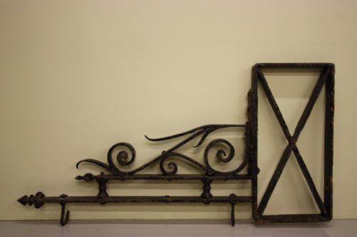 English Antique Iron Hanging Wall Bracket