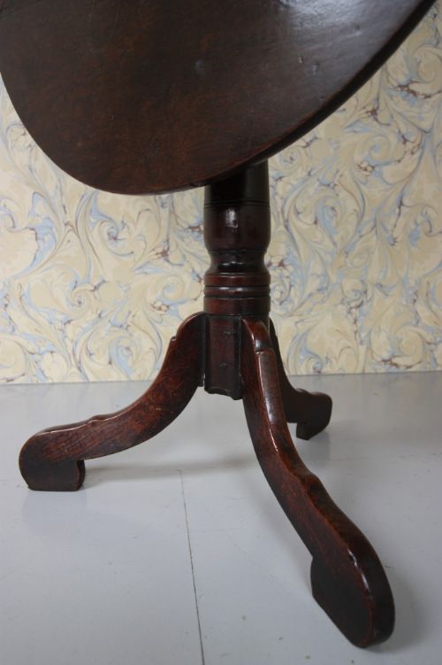 Early Georgian Antique Period Oak Tripod Table