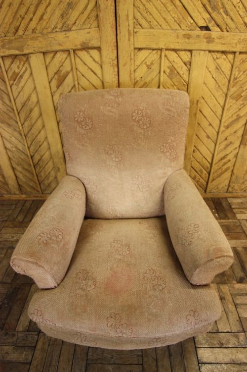fig 1. Oversized English Antique Armchair