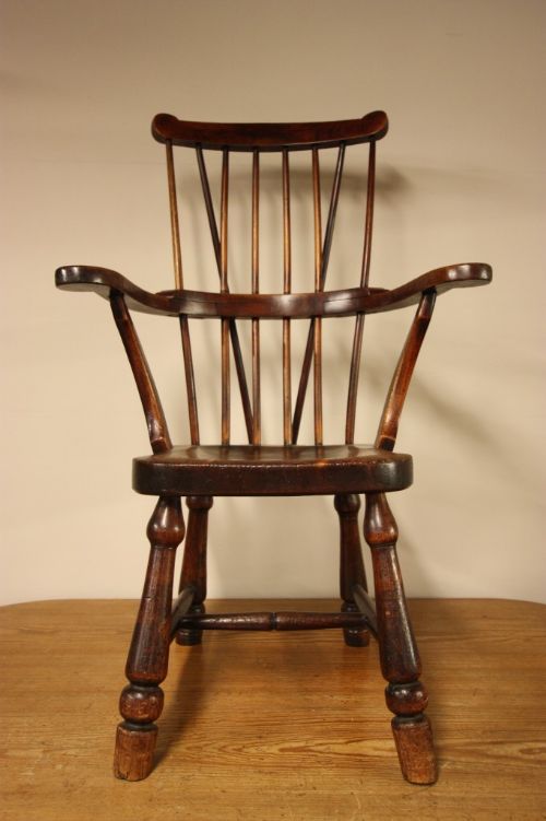 Unusual Design English Antique Windsor Chair