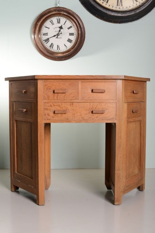 Superb Quality 1920'S Oak Side Table