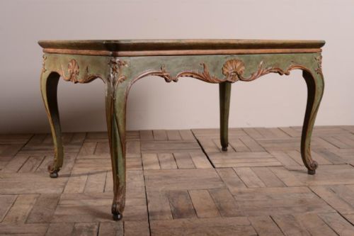 19th Century Elegant Low Table in Original Paint