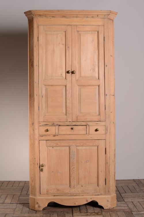 Georgian Antique Pine Floor Standing Corner Cupboard.