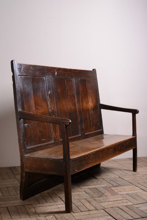 Beautiful Georgian Oak High Back Antique Settle.