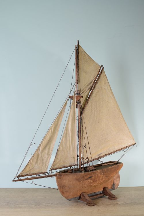 English 19th Century Antique Pond Yacht.