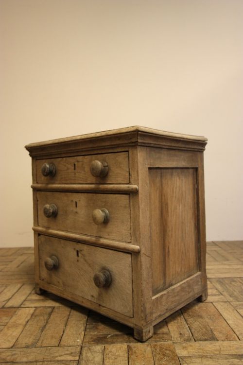 fig 1. Georgian Antique Faded Oak Antique Chest