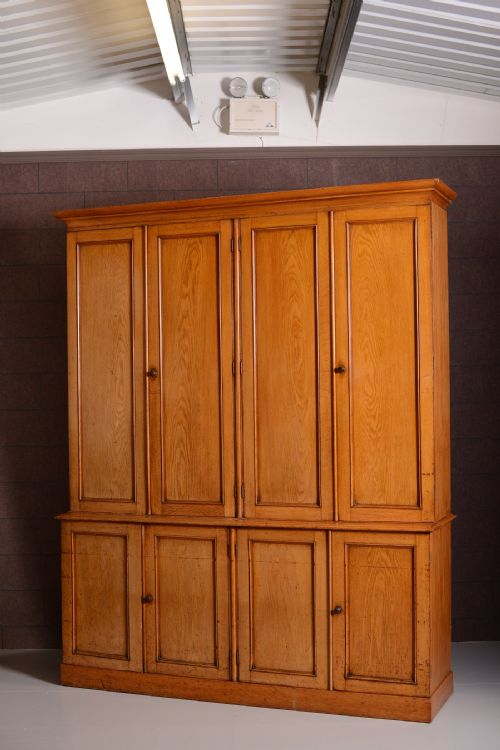 Superb Large Antique Oak Bookcase / Cupboard.