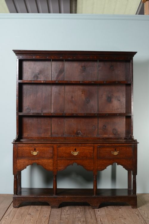 fig 1. Georgian Antique Oak Pot Board Dresser.