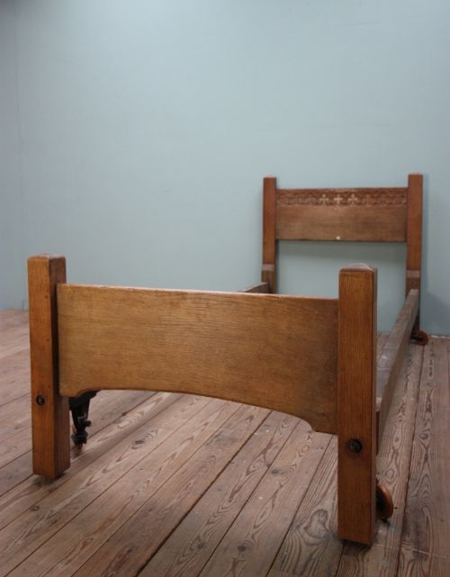 Heals 1920'S Single Oak Bed.
