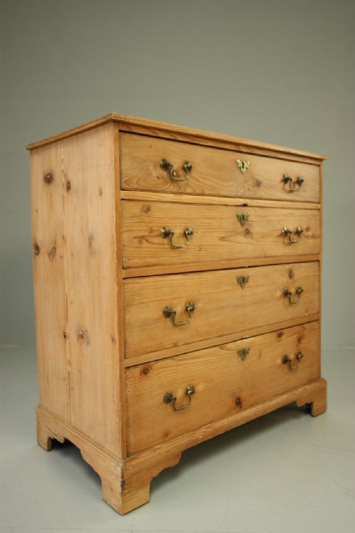 Georgian Antique Pine Chest of Drawers.