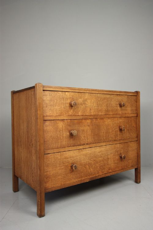 Heals Antique Oak Letchworth Chest of Drawers.