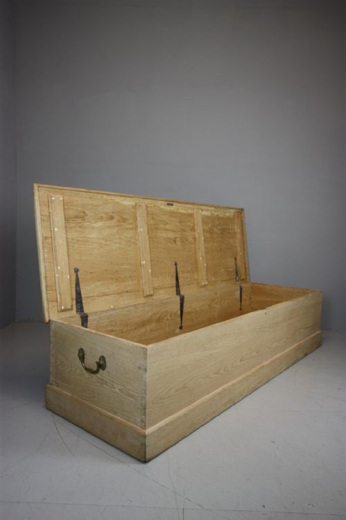 Large Long Georgian Antique Pine Bedding Box / Coffee Table.