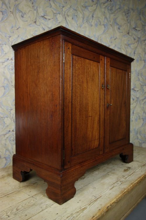 Georgian Antique Mahogany Cabinet.
