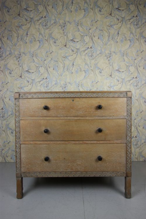 Heals 1930'S Oak Chest of Drawers.