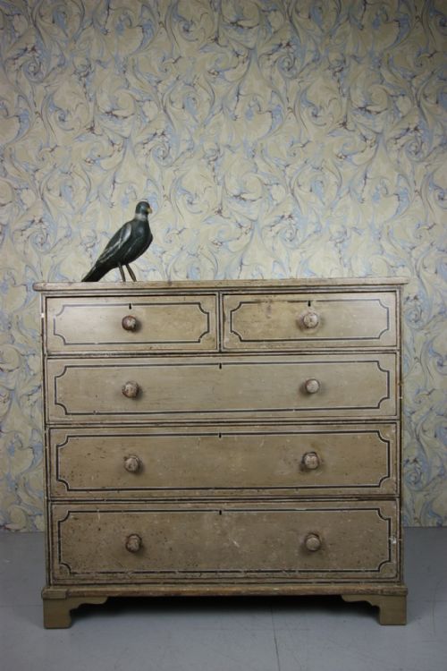 Beautiful English Antique Painted Chest of Drawers.
