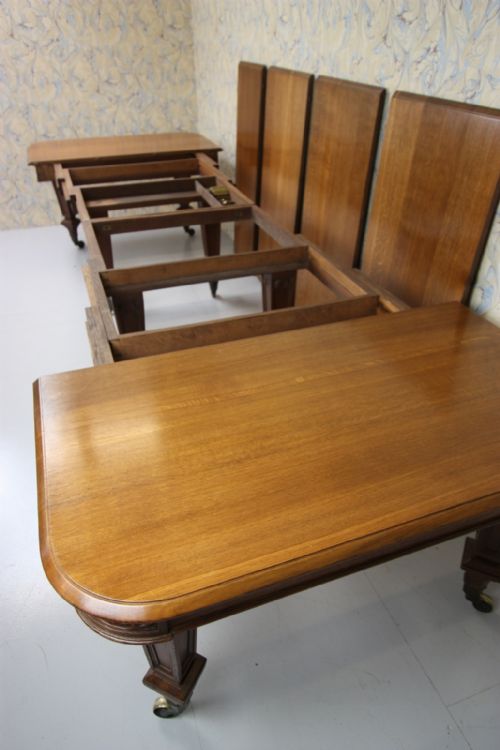 Superb William IV Antique Oak Extending Dining Table.