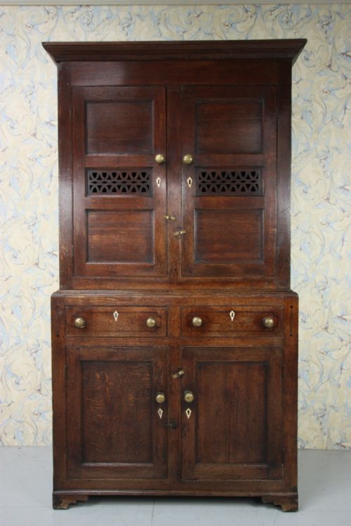 Beautiful Welsh Antique Bread & Cheese Oak Cupboard.