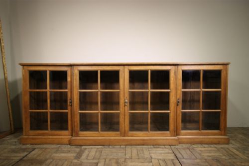 Large 19th Century Antique Oak Break Fronted Bookcase.