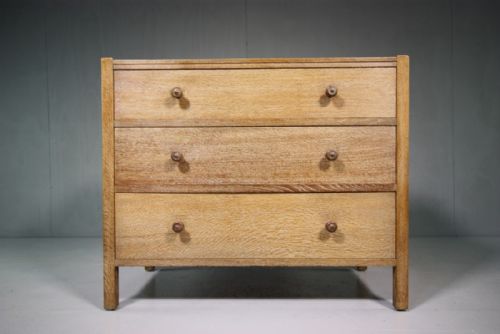 Heals 1920'S Letchworth Oak Chest of Drawers.
