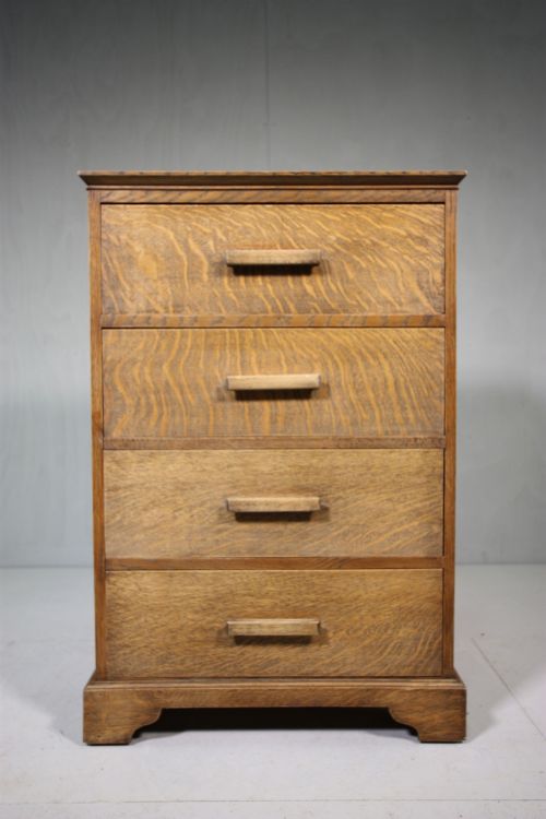 1920'S Heals of London Oak Chest of Drawers.
