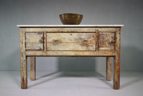 Early 19th Century Antique Pine Dresser in Original Paint.