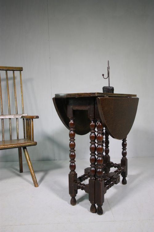 18th Century English Antique Oak Drop Leaf Table.
