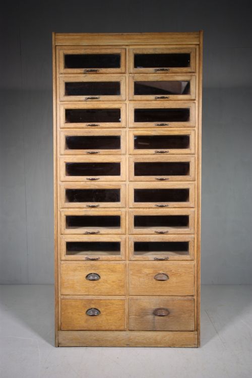 English Quality 1930'S Oak Shirt Cabinet.
