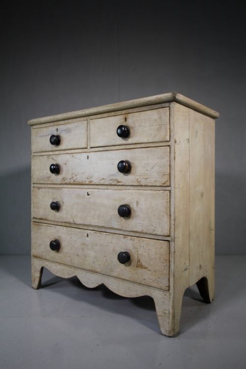 Lovely Georgian Antique Pine Chest in Original Paint.
