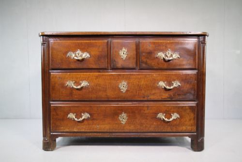 Beautiful 18th Century Antique Walnut Commode Chest.