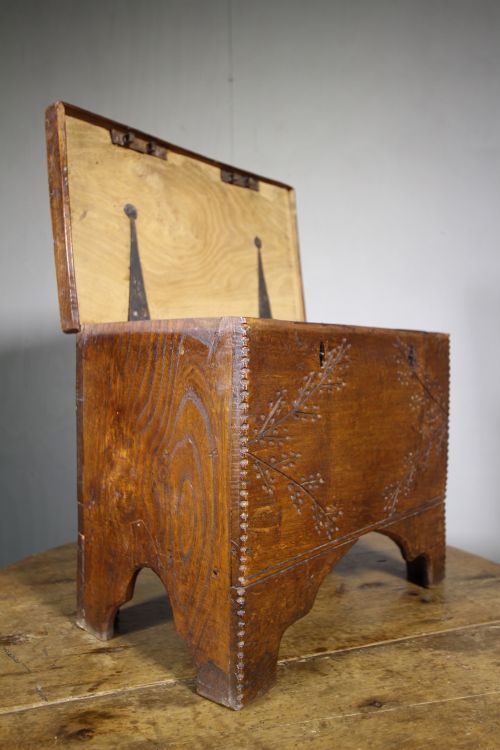 Small Georgian Welsh Antique Elm Coffer.