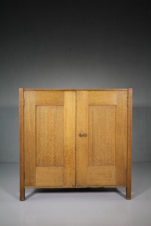 1920'S Heals Letchworth Oak Cupboard.

