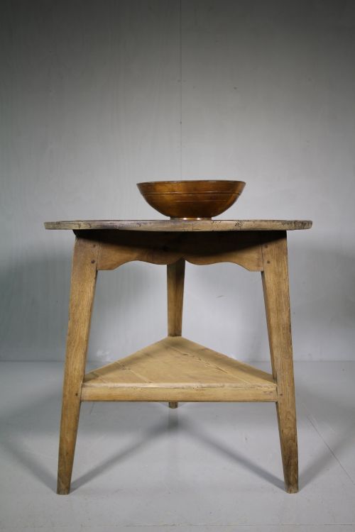 Early 19th Century Welsh Antique Cricket Table