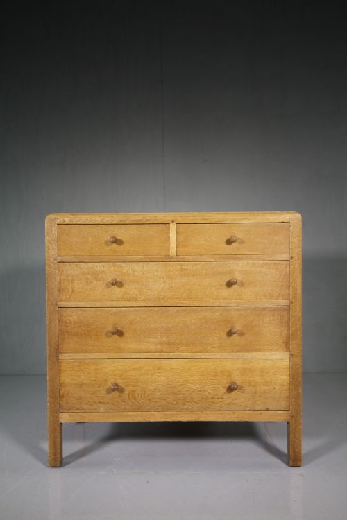 Quality 1920'S Heals Oak Chest of Drawers.

