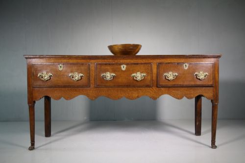 Lovely 18th Century Antique Oak Dresser.
