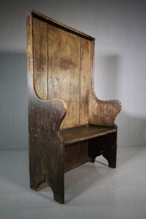 Georgian Welsh Settle in Original Paint -Lovely Size.
