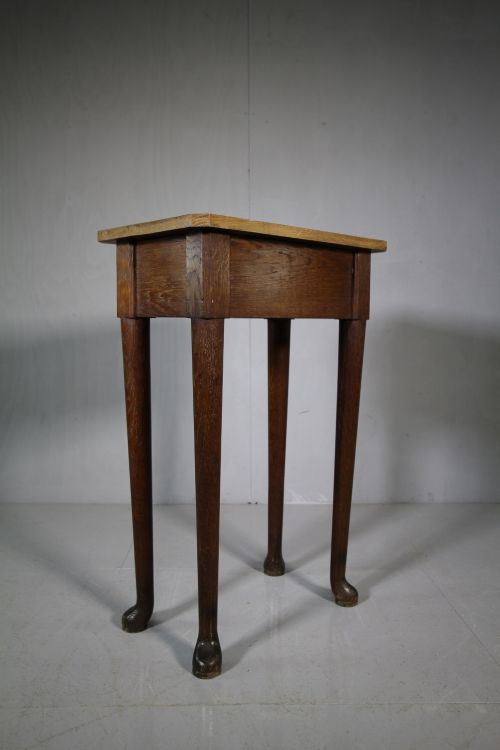 Elegant Antique Oak Pad Foot Side Table.
