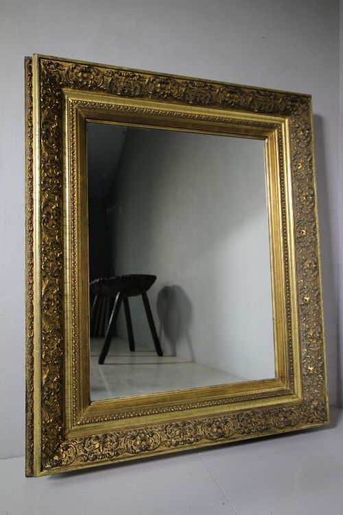 Large 19th Century Ornate Antique Gilt Mirror.

