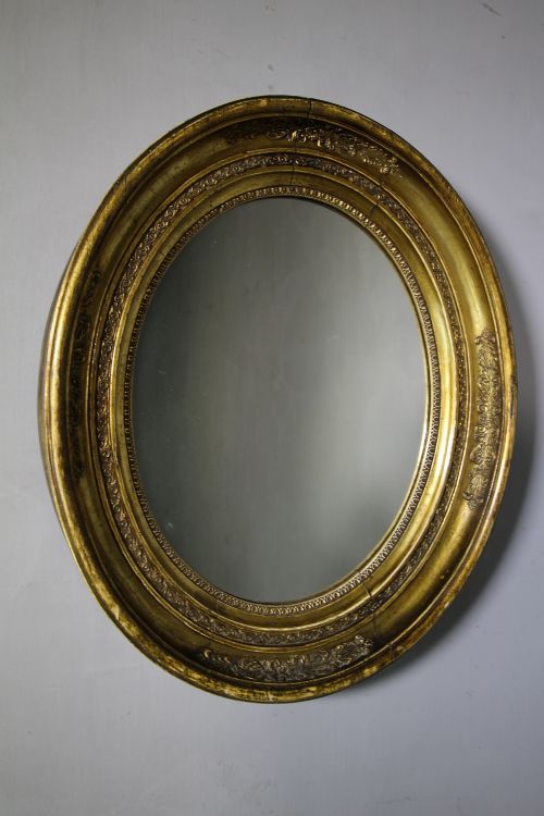 English 19th Century Antique Gilt Oval Mirror.