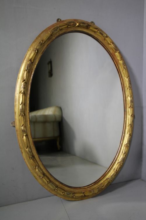 Beautiful 19th Century Antique Gilt Oval Mirror.

