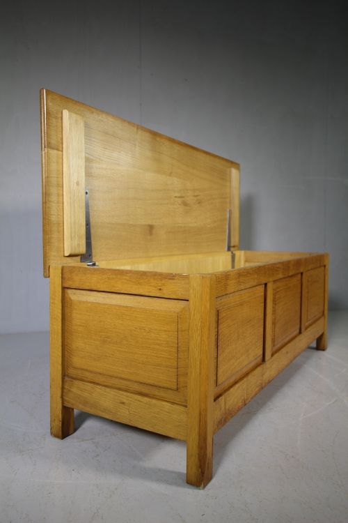 1930'S Heals Oak Bedding Box by Arthur Reynolds.