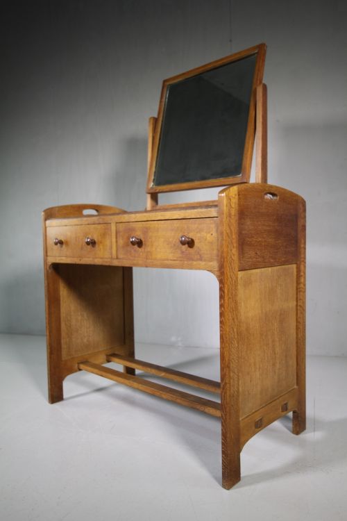 Early 1920'S Oak Heals of London Dressing Table.