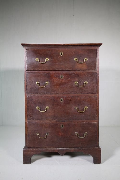 Georgian Antique Oak Gentlemens Chest of Drawers.