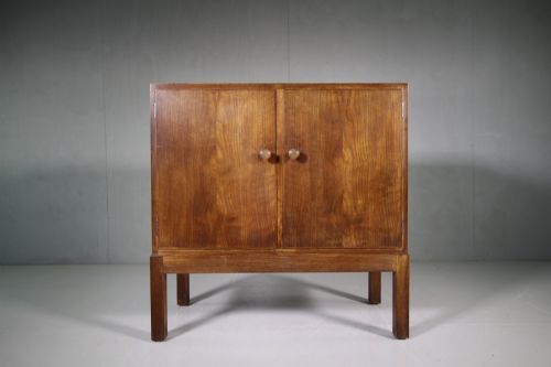 Quality 1930'S Gordon Russell Cabinet in Walnut