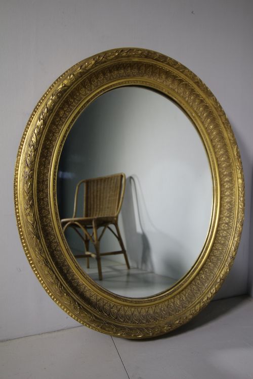 English 19th Century Antique Oval Gilt Mirror