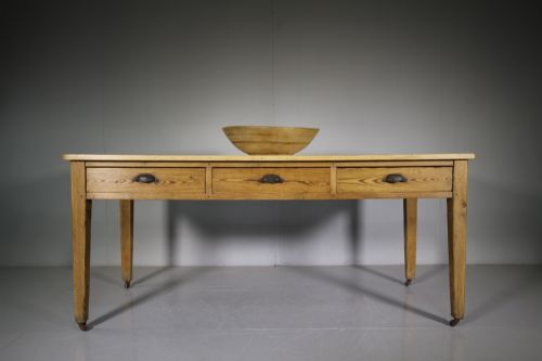 English 19th Century Antique Sycamore Top Dairy Table