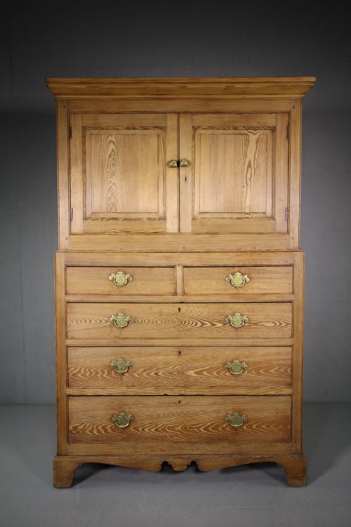 Georgian Antique Westmoreland Pine Press Cupboard
