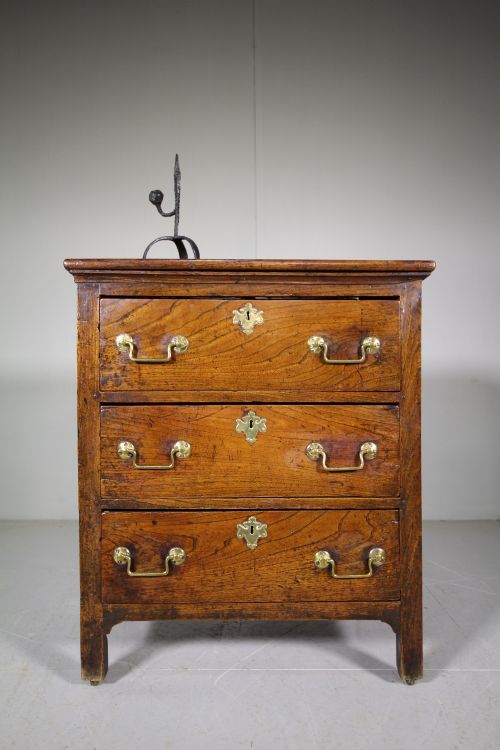 Beautiful Georgian Antique Elm Chest of Drawers