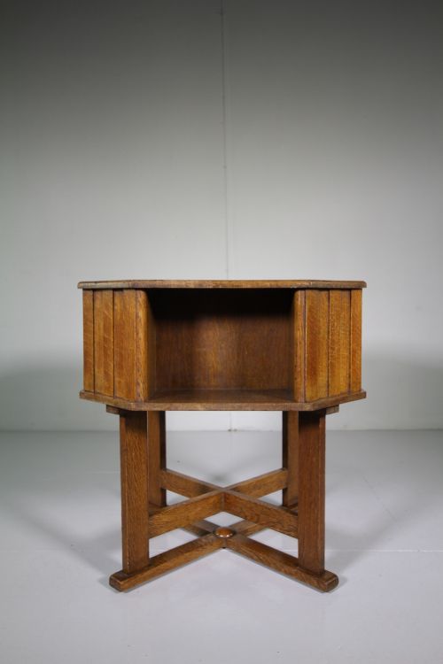 Quality Large 1920'S Heals Oak Book Table