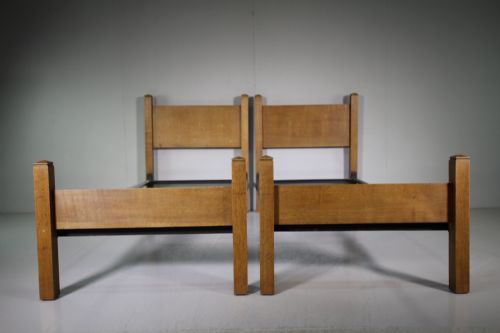 Pair of English Edwardian Antique Oak Single Beds
